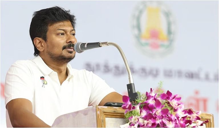 எங்க சாதனையை ஸ்டிக்கர் ஒட்டி விளம்பரம் தேடுறீங்க! டெல்லி நிதி ஆயோக் கூட்டத்தில் பேசிய விஜய்யை வறுத்தெடுத்த உதயநிதி!