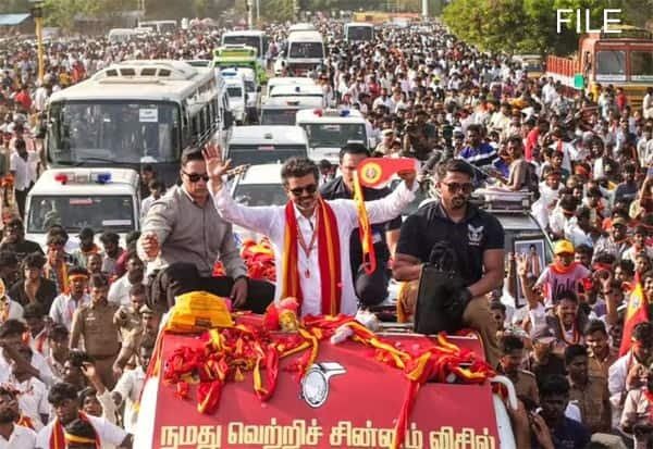 விஜயின் திருப்பூர் பரப்புரையில் அடுத்தடுத்து வேட்பாளர் உட்பட 14 பேர் மயக்கம்