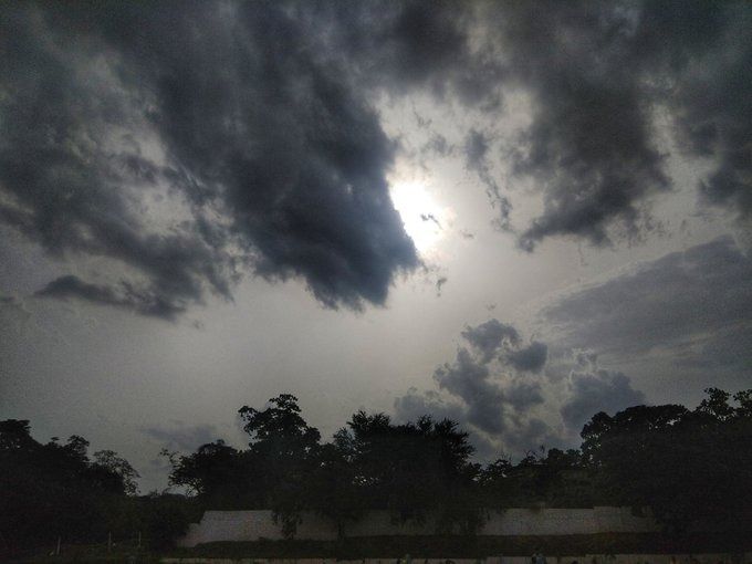 தமிழகத்தில் ஏப்ரல் 23 வரை லேசான மழைக்கு வாய்ப்பு; ஒரு சில இடங்களில் வெயில் அதிகரிக்கும்!