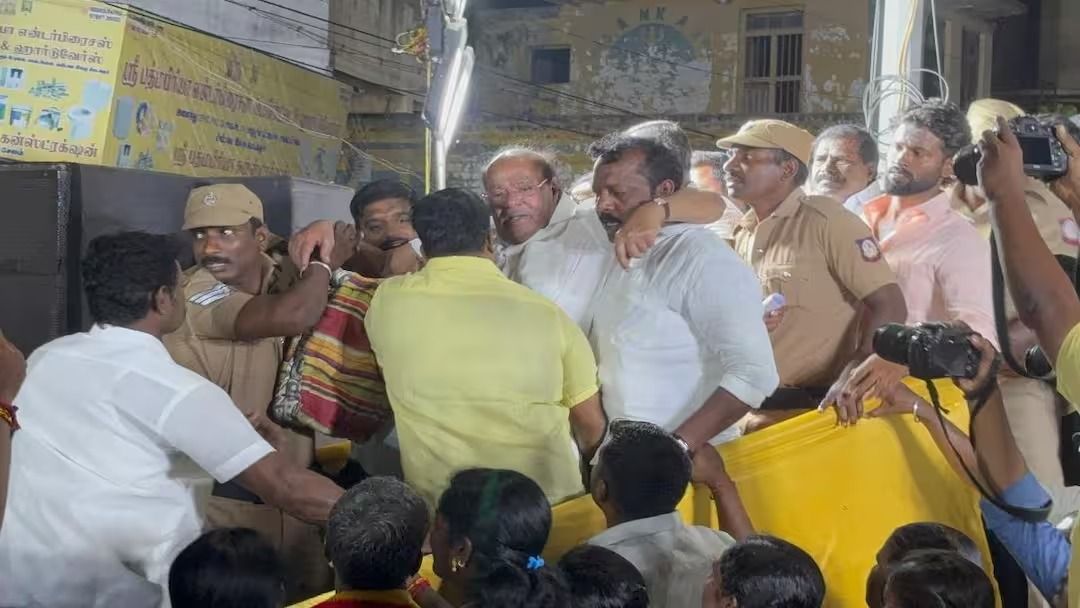 சேலம் தேர்தல் பிரச்சார மேடையில் ராமதாஸ் திடீர் மயக்கம்; மருத்துவமனையில் அனுமதி