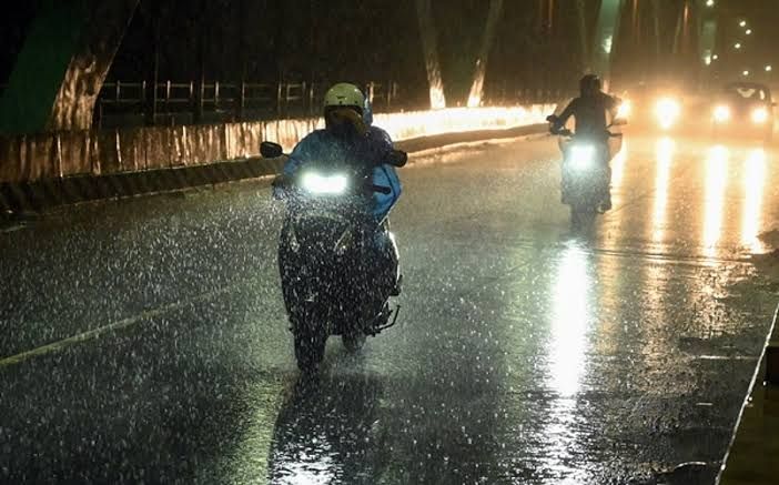 தமிழகத்தில் கொட்டித் தீர்த்த கோடை மழையால் மக்கள் மகிழ்ச்சி!