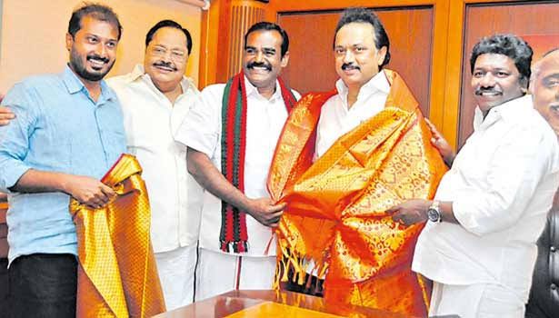 அதிமுகவை கைவிட்டு ஸ்டாலினுடன் கைகோர்த்த தனியரசு!