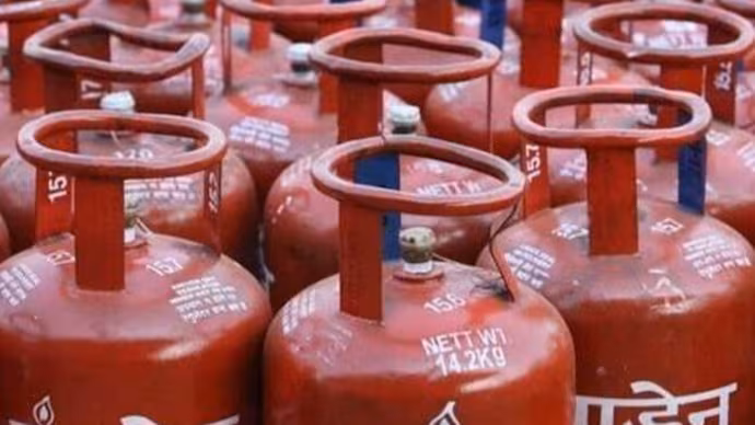 கேஸ் சிலிண்டர் முன்பதிவுக்கு இண்டேன் நிறுவனத்தின் புதிய 'ஸ்மார்ட் புக்கிங்' வசதி அறிமுகம்