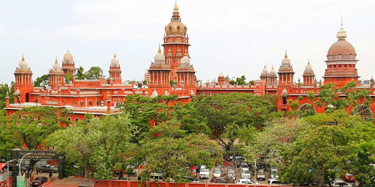 வாக்காளர்களுக்கு ரூ.10,000 மதிப்பிலான டோக்கன்கள்- தேர்தல் ஆணையம் வழக்கு
