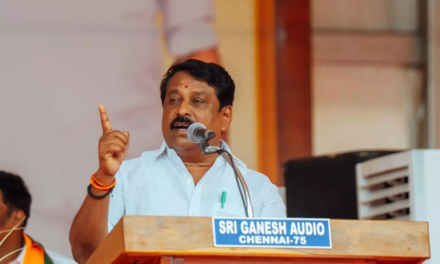 "விஜய் கட்சியுடன் கூட்டணியா? - அவர் யார் என்றே தெரியாது": அதிரடியாகப் பேசிய நயினார் நாகேந்திரன்!