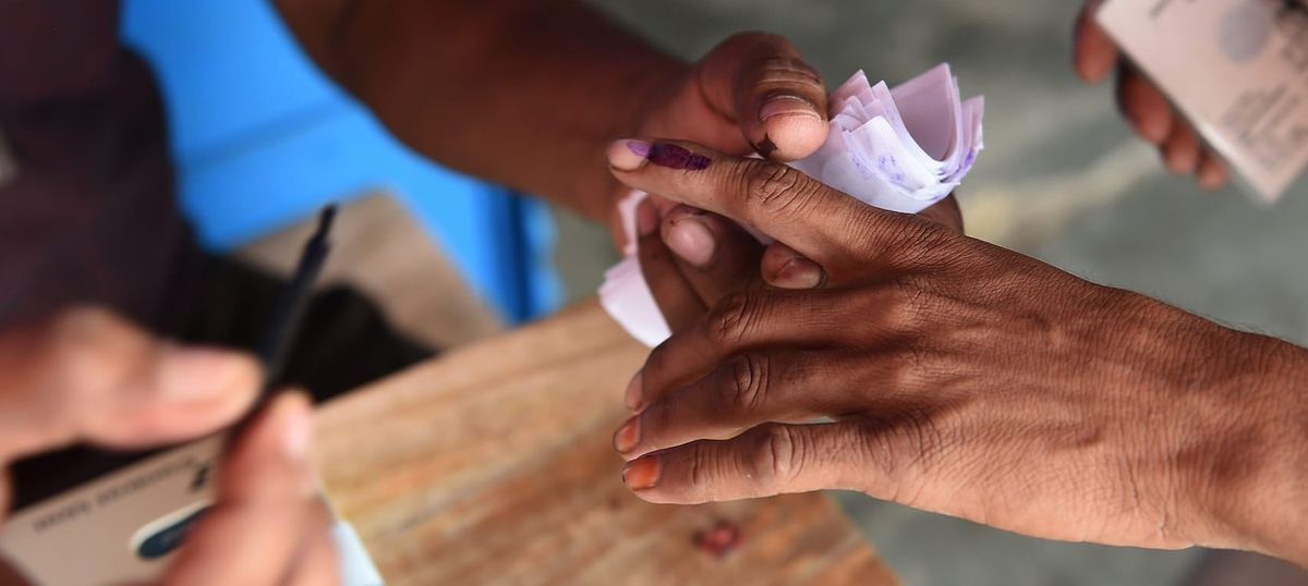 வாக்குப்பதிவு நாளன்று ஊதியத்துடன் கூடிய விடுமுறை - தேர்தல் ஆணையம் உத்தரவு; மீறினால் கடும் நடவடிக்கை!